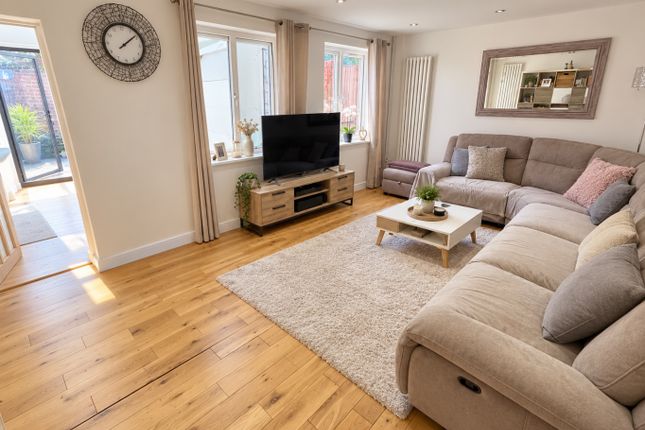 7, St. Olams Close, Luton photo 2