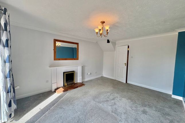 7, Perrott Gardens, Brierley Hill photo 3