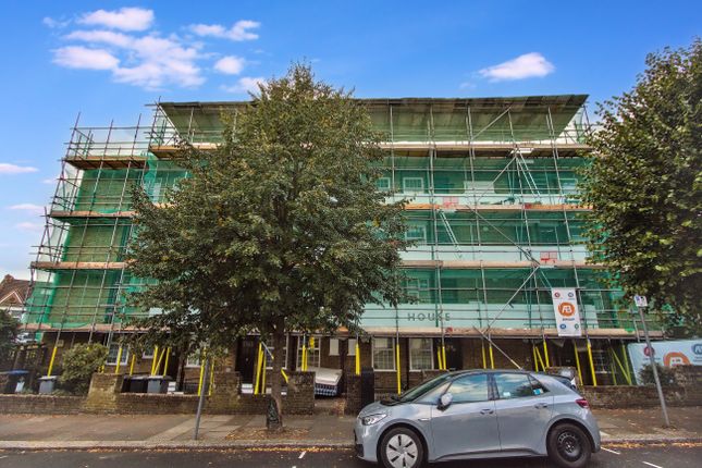 Studio flat on London, £195,000