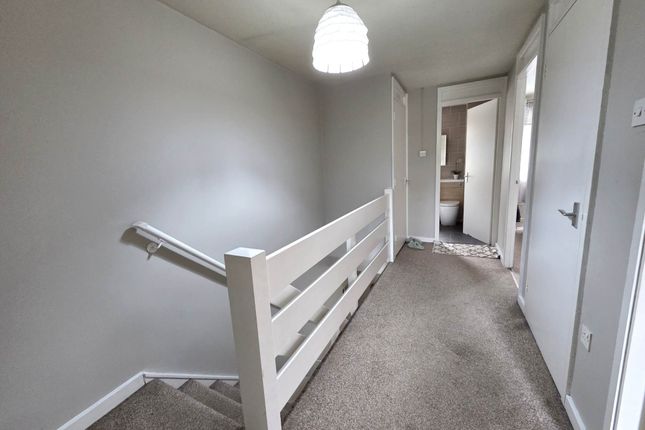 3, Renfrew Close, London photo 4