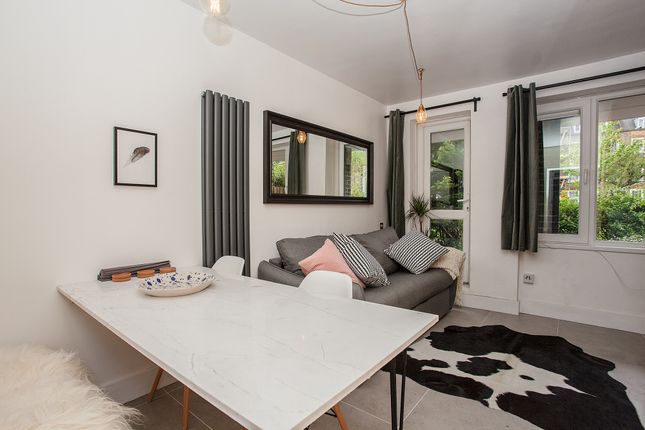 1-bed flat on Cha597 - 13 Charles Townsend House,, Charles Townsend House, London, £2,400/mo