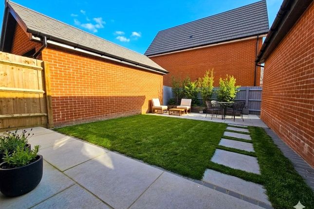 121, Whiteley Way, Southampton photo 2