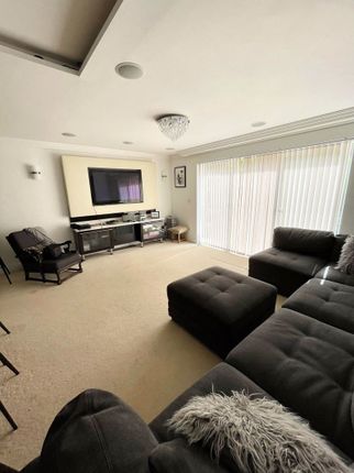 Flat to rent in Studland Road, Westbourne, Bournemouth