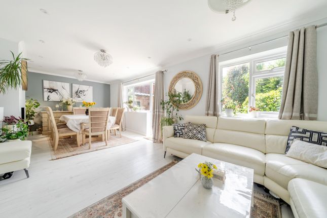 6, Charlock Way, Surrey photo 4