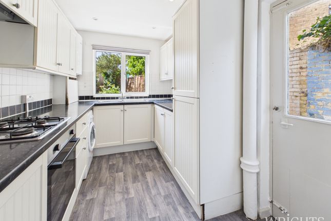 18, Spring Glen, Hatfield photo 3