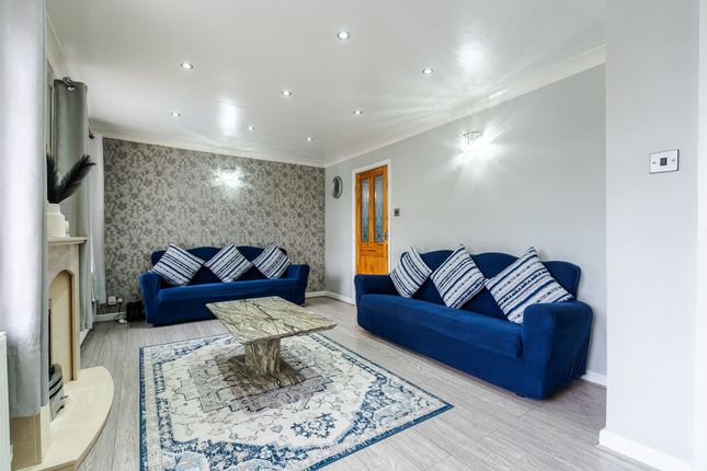 21 Briar Close, Heckmondwike photo 2
