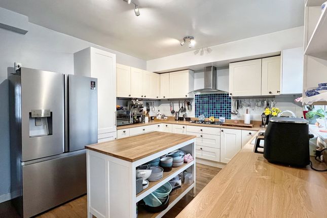 44 Brynteg Avenue, Bridgend photo 4