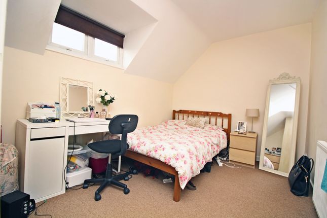 Flat to rent in Southgrove Road, Sheffield