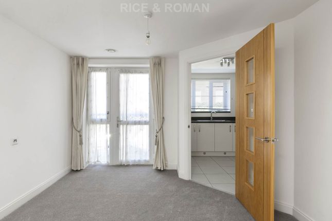 24 Edward Place, Churchfield Road, Walton On Thames photo 4