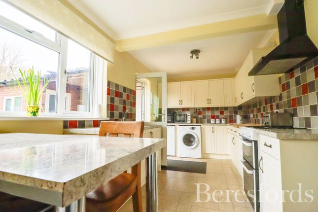 34, Thames Avenue, Essex photo 4