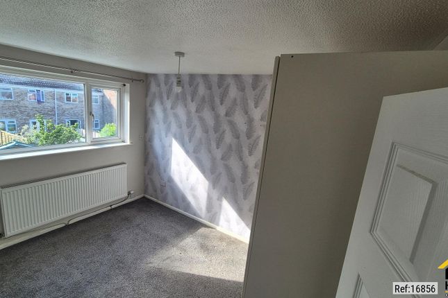 51, The Holly grove, Gloucester photo 3