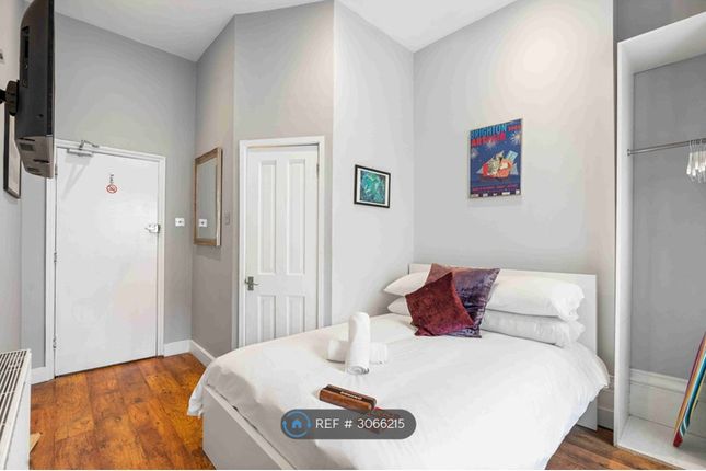 Room, Oriental Place, Brighton photo 4