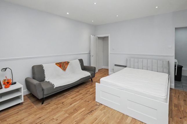 38 Flat 2, Fellows Road, London photo 4