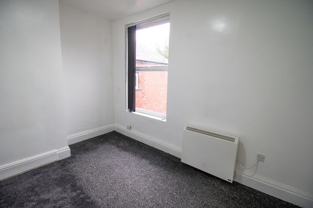 Flat 4, 104, Park Road, Bolton photo 5