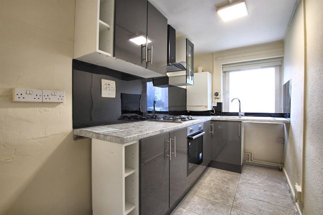 Thumbnail Flat for sale in Edgar Road, Hounslow
