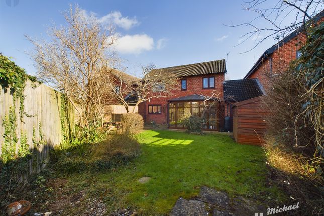 Link-detached house for sale in Wheelwrights, Weston Turville, Aylesbury, Buckinghamshire