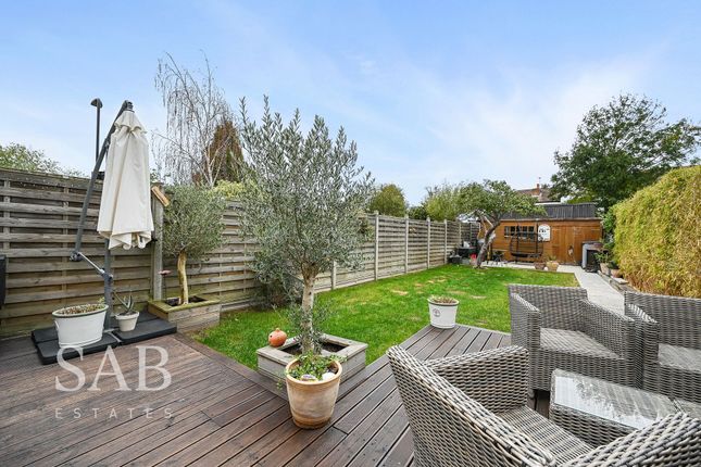 3 Marnham Crescent, Greenford photo 2