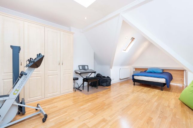 Flat to rent in Compayne Gardens, London