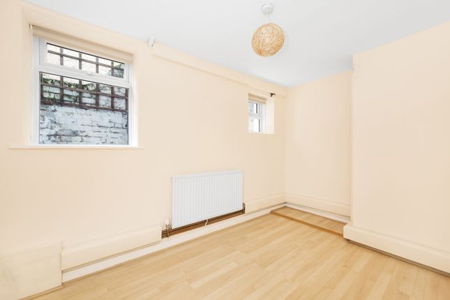 Flat to rent in Vanbrugh Hill, Blackheath