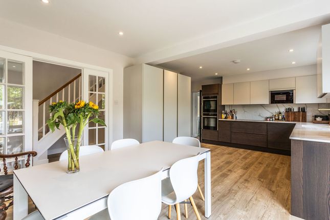 21, Leyton Lea, Haywards Heath photo 4