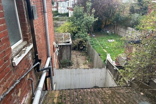 109, Walm Lane, London photo 3