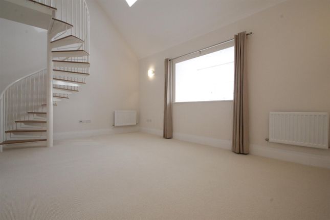 949, High Road, London photo 3