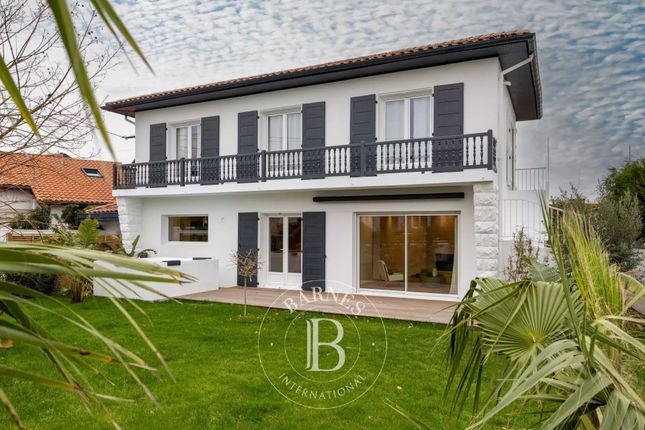 Detached house for sale in Anglet, 64600, France