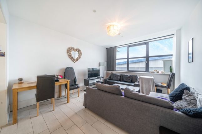 Flat 10 Manhattan House,,, Manhattan Business Park West Gate, London photo 4
