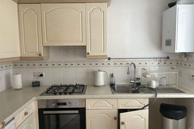 5, Dupre Close, Slough photo 3