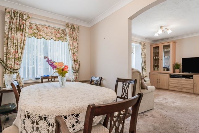 17, Pembroke Lodge, Stanmore photo 4