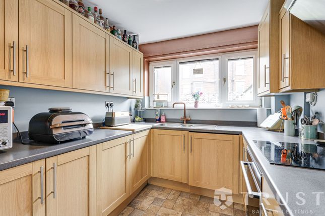 16b Mortimer Street, Batley photo 4