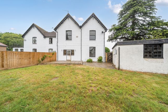 25, Horseshoe Lane West, Surrey photo 4