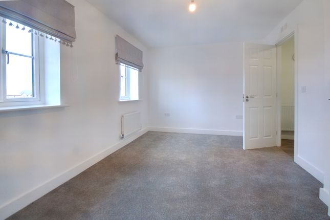 End terrace house for sale in Cherry Way, Louth