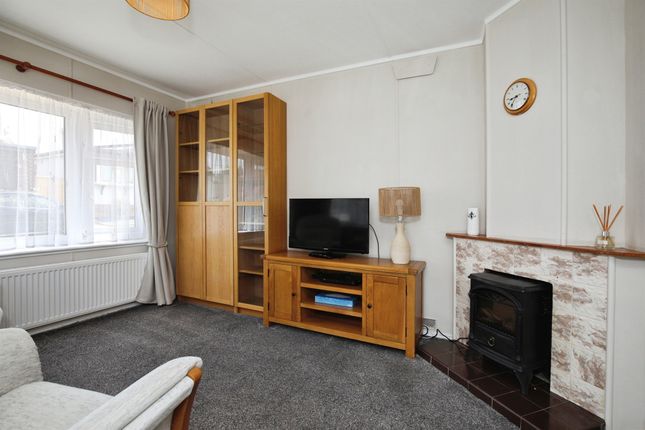2 Bungalow Park, Holders Road, Salisbury photo 2