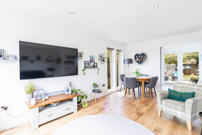10, Renny Crescent, Montrose photo 4
