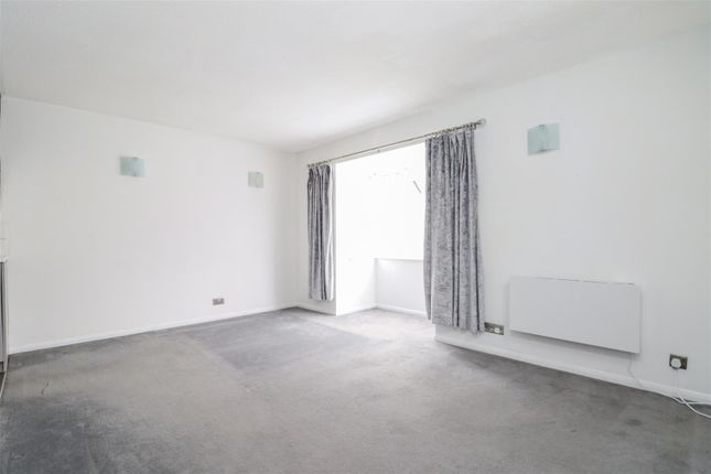 34, Newbridge Close, Broadbridge Heath photo 3