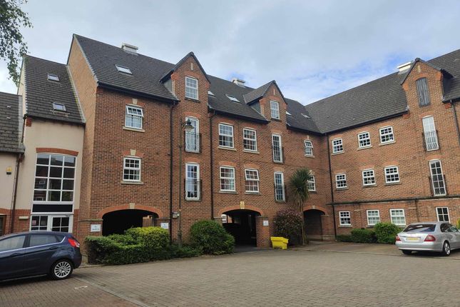 Penthouse to rent in Cordwainers Court, Buckshaw Village, Chorley