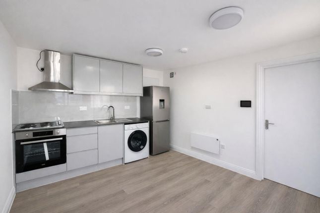 12, Stag Lane, Edgware photo 5