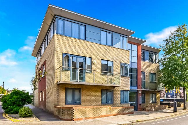 Flat 8, De Vere Court, 91 Hoe Street, London photo 2