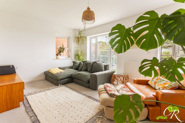 1 Ledbury Court, Cheltenham photo 2