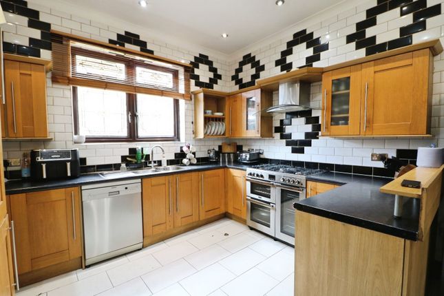 22, Redcliffe Gardens, Ilford photo 5