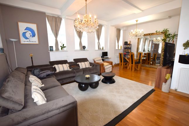 Flat for sale in Academy Court, Barking