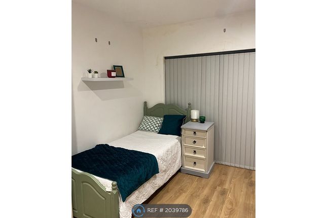 Room to rent in Great Clowes Street, Salford