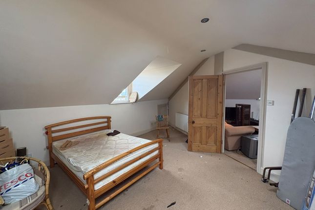 Flat 4 Emporium House, Temple Street, Llandrindod Wells, Powys LD1 5DL photo 5