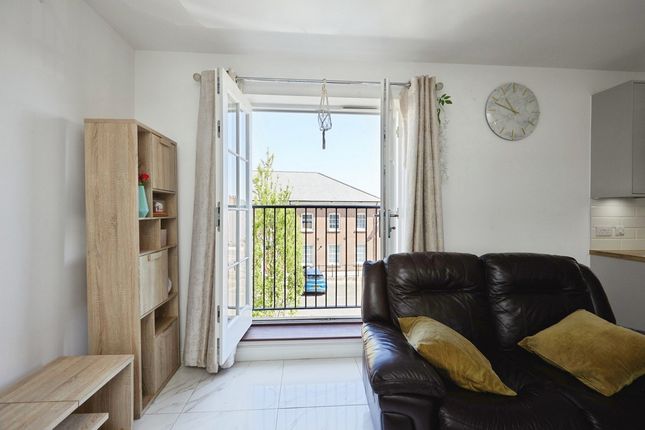 Flat Flat 2, 4 Crown Place, Crown Place, Poundbury photo 4