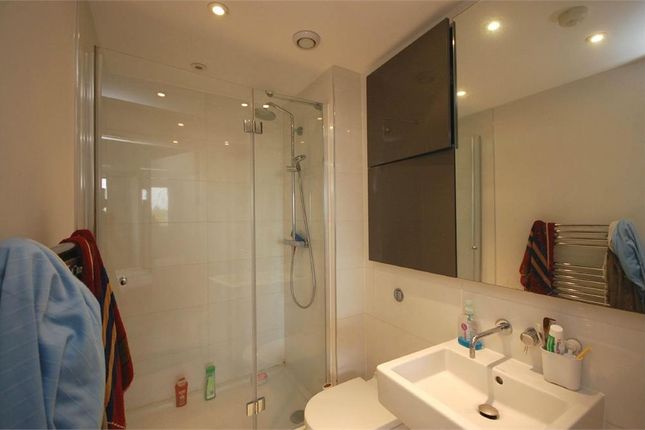 Flat 312, Central Apartments, Wembley photo 5
