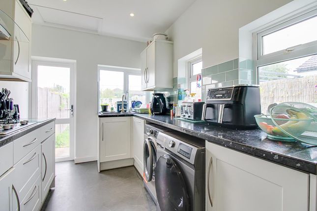 30, Richmond Avenue, Southend-on-Sea photo 4