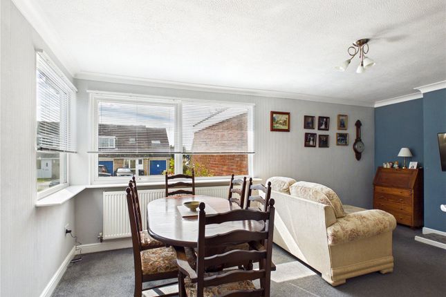 4, Greenacres, Essex photo 2
