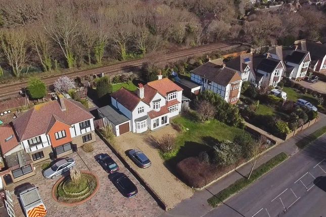100, Cooden Drive, Bexhill-on-Sea photo 3