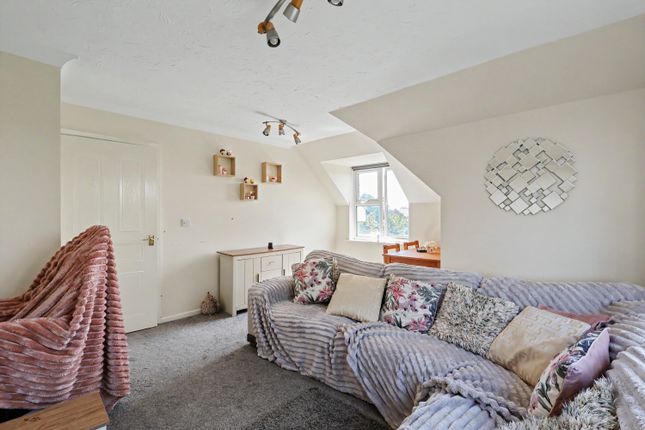 Flat 7, 10, Chloe Gardens, Poole photo 2